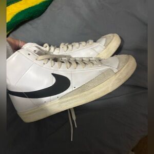 Nike White and Black High-Tops